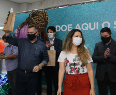 Encerramento da Campanha Paraná Piá, idealizada pela Primeira Dama do Estado, a Srª Luciana Saito Massa juntamente com a Superintendência Geral de Ação Solidária, no Hospital da Providencia em Apucarana, nesta quinta-feira(15).O objetivo da Campanha foi arrecadar brinquedos que foram entregues em comemoração ao dia das crianças.   15/10/2020 - Foto: Geraldo Bubniak/AEN