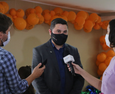 Encerramento da Campanha Paraná Piá, idealizada pela Primeira Dama do Estado, a Srª Luciana Saito Massa juntamente com a Superintendência Geral de Ação Solidária, no Hospital da Providencia em Apucarana, nesta quinta-feira(15).  Na foto entrevista com Leandro Moura, presidente da Celepar. 15/10/2020 - Foto: Geraldo Bubniak/AEN