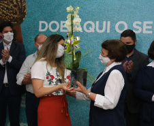 Encerramento da Campanha Paraná Piá, idealizada pela Primeira Dama do Estado, a Srª Luciana Saito Massa juntamente com a Superintendência Geral de Ação Solidária, no Hospital da Providencia em Apucarana, nesta quinta-feira(15).O objetivo da Campanha foi arrecadar brinquedos que foram entregues em comemoração ao dia das crianças.   15/10/2020 - Foto: Geraldo Bubniak/AEN