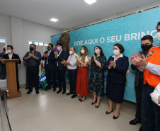Encerramento da Campanha Paraná Piá, idealizada pela Primeira Dama do Estado, a Srª Luciana Saito Massa juntamente com a Superintendência Geral de Ação Solidária, no Hospital da Providencia em Apucarana, nesta quinta-feira(15).O objetivo da Campanha foi arrecadar brinquedos que foram entregues em comemoração ao dia das crianças.   15/10/2020 - Foto: Geraldo Bubniak/AEN