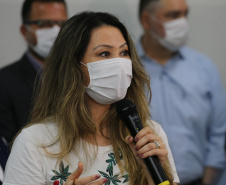 Encerramento da Campanha Paraná Piá, idealizada pela Primeira Dama do Estado, a Srª Luciana Saito Massa juntamente com a Superintendência Geral de Ação Solidária, no Hospital da Providencia em Apucarana, nesta quinta-feira(15).O objetivo da Campanha foi arrecadar brinquedos que foram entregues em comemoração ao dia das crianças.   15/10/2020 - Foto: Geraldo Bubniak/AEN