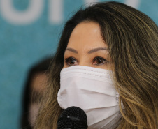 Encerramento da Campanha Paraná Piá, idealizada pela Primeira Dama do Estado, a Srª Luciana Saito Massa juntamente com a Superintendência Geral de Ação Solidária, no Hospital da Providencia em Apucarana, nesta quinta-feira(15).O objetivo da Campanha foi arrecadar brinquedos que foram entregues em comemoração ao dia das crianças.   15/10/2020 - Foto: Geraldo Bubniak/AEN