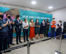 A campanha Paraná Piá terminou nesta quinta-feira (15) com uma entrega simbólica de 250 brinquedos para crianças internadas no Hospital da Providência em Apucarana, no Vale do Ivaí. A iniciativa, liderada pela primeira-dama Luciana Saito Massa, e pela Superintendência Geral de Ação Solidária (SGAS), do Governo do Estado, arrecadou mais de 15 mil brinquedos novos ou usados para celebrar o Dia das Crianças. Foto: Valdelino Pontes