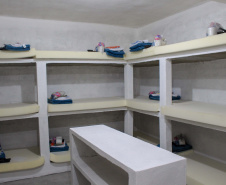 O Governo do Estado, por meio da Secretaria da Segurança Pública do Departamento Penitenciário (Depen), inaugurou nesta quinta-feira (15) a Cadeia Pública Feminina de Londrina. Totalmente reestruturado, o novo espaço, localizado no antigo 3º Distrito Policial, conta com 176 vagas e espaços mais adequados para a custódia de mulheres presas da região Norte.Foto:SESP