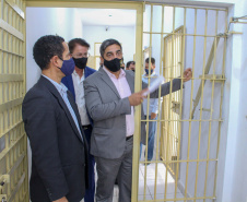 O Governo do Estado, por meio da Secretaria da Segurança Pública do Departamento Penitenciário (Depen), inaugurou nesta quinta-feira (15) a Cadeia Pública Feminina de Londrina. Totalmente reestruturado, o novo espaço, localizado no antigo 3º Distrito Policial, conta com 176 vagas e espaços mais adequados para a custódia de mulheres presas da região Norte.Foto:SESP