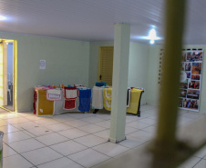 O Governo do Estado, por meio da Secretaria da Segurança Pública do Departamento Penitenciário (Depen), inaugurou nesta quinta-feira (15) a Cadeia Pública Feminina de Londrina. Totalmente reestruturado, o novo espaço, localizado no antigo 3º Distrito Policial, conta com 176 vagas e espaços mais adequados para a custódia de mulheres presas da região Norte.Foto:SESP