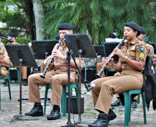 Banda da PM se apresenta na Secretaria da Educação. Foto:SEED