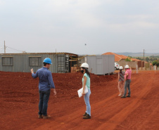 Técnicos da Cohapar realizaram nesta semana as primeiras visitas técnicas aos canteiros de obras de dois novos conjuntos habitacionais na região de Maringá. A etapa inicial do trabalho de fiscalização aconteceu em Marumbi, onde estão sendo construídas 50 casas populares, e em Flórida, que recebe outras 32 unidades. Foto: Cohapar
