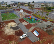 Um investimento de R$ 650.223,54 da Secretaria de Desenvolvimento Urbano e Obras Públicas também está tirando do papel um espaço fundamental para cidades desse porte: uma praça municipal. Ela fica entre a Avenida Brasil, a Alameda Cinco e as ruas Quatro e Cinco, a apenas seis quadras da PRC-280, principal corredor de exportação do Sudoeste do Paraná. Foto: José fernando Ogura/AEN