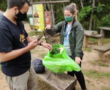 O projeto Um Dia no Parque começou neste domingo (18) em seis Unidades de Conservação (UCs) do Paraná, com atividades diferenciadas de conscientização ambiental. A ação é do Instituto Água e Terra (IAT), órgão vinculado à Secretaria de Estado do Desenvolvimento Sustentável e do Turismo, em parceria com a Rede Pró-UC, a Coalizão Pró-Unidades de Conservação e apoio da Águas Ouro Fino.