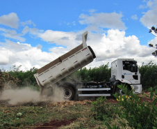 Aplicação de lodo na agricultura. Foto: Sanepar