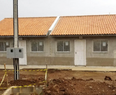 Três empreendimentos habitacionais em construção em Prudentópolis, na região Centro-Sul do estado, foram vistoriados pela equipe técnica da Cohapar e prefeitura nesta semana. As obras estão localizadas na Vila Torres (25 moradias), Vila Palmeira (40) e Vila Santana (89). Os investimentos somam R$ 12,5 milhões em recursos do próprio Governo do Estado e de um financiamento internacional obtido junto ao Banco Interamericano de Desenvolvimento.

Foto: Fábio Ortigara