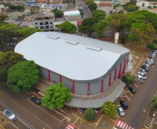 Um investimento de R$ 679.924,30 da Secretaria de Desenvolvimento Urbano e de Obras Públicas está revitalizando o Ginásio de Esportes Walter Marcon, no Centro de São Miguel do Iguaçu, na região Oeste do Paraná. Uma das principais mudanças é o aumento da quadra para atender o padrão oficial do futsal (40 por 20 metros), o que aproxima o ginásio de ser uma alternativa para os jogos oficiais do São Miguel Futsal, o xodó do município. Foto: José Fernando Ogura/AEN