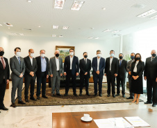 A Gelprime, empresa do grupo Vancouros, anunciou nesta terça-feira (20) um investimento de cerca de R$ 300 milhões em um complexo industrial em Ibiporã, no Norte do Paraná.  A assinatura do acordo com a Secretaria da Fazenda aconteceu no Palácio Iguaçu e contou com a participação do governador Carlos Massa Ratinho Junior e do presidente da empresa, Edson Vanzella Pereira de Souza.