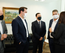 A Gelprime, empresa do grupo Vancouros, anunciou nesta terça-feira (20) um investimento de cerca de R$ 300 milhões em um complexo industrial em Ibiporã, no Norte do Paraná.  A assinatura do acordo com a Secretaria da Fazenda aconteceu no Palácio Iguaçu e contou com a participação do governador Carlos Massa Ratinho Junior e do presidente da empresa, Edson Vanzella Pereira de Souza.