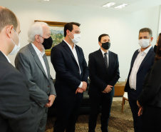 A Gelprime, empresa do grupo Vancouros, anunciou nesta terça-feira (20) um investimento de cerca de R$ 300 milhões em um complexo industrial em Ibiporã, no Norte do Paraná.  A assinatura do acordo com a Secretaria da Fazenda aconteceu no Palácio Iguaçu e contou com a participação do governador Carlos Massa Ratinho Junior e do presidente da empresa, Edson Vanzella Pereira de Souza.
