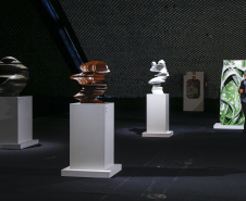 Depois de sete meses fechado, o Museu Oscar Niemeyer (MON) reabriu ao público na última sexta-feira (16), seguindo orientações de segurança determinadas pela Secretaria Estadual de Saúde. A programação virtual do #monemcasa, entretanto, continua acontecendo por meio de oficinas, mediações, quizzes e live. -Foto : Jonathan Campos / AEN