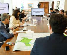 A Companhia de Saneamento do Paraná (Sanepar) e a Coordenação da Região Metropolitana de Curitiba (Comec) apresentaram ao governador Carlos Massa Ratinho Junior, nesta terça-feira (20), um projeto de preservação ambiental ao longo do trecho do Rio Iguaçu que corta a Região Metropolitana de Curitiba (RMC).