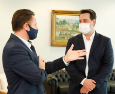 A Companhia de Saneamento do Paraná (Sanepar) e a Coordenação da Região Metropolitana de Curitiba (Comec) apresentaram ao governador Carlos Massa Ratinho Junior, nesta terça-feira (20), um projeto de preservação ambiental ao longo do trecho do Rio Iguaçu que corta a Região Metropolitana de Curitiba (RMC).
