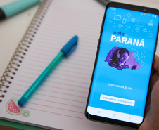 O sucesso das aulas pelos aplicativos Aula Paraná e a grande quantidade de atividades entregues diariamente pelos estudantes paranaenses foram destacados pelo secretário da Educação e do Esporte, Renato Feder, durante o 4° Congresso Internacional de Jornalismo de Educação. Foto: Geraldo Bubniak/AEN