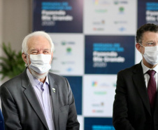 Promovido pela Invest Paraná, rodada de negócios reúne quem compra e quem vende produtos e serviços no município para facilitar investimentos que gerem emprego e renda. Participam 25 empresas âncoras e 75 pequenas empresas.

Foto: Camila Tonett.
