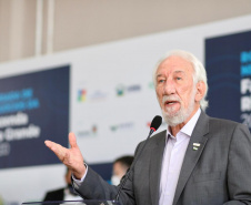 Promovido pela Invest Paraná, rodada de negócios reúne quem compra e quem vende produtos e serviços no município para facilitar investimentos que gerem emprego e renda. Participam 25 empresas âncoras e 75 pequenas empresas.

Foto: Camila Tonett.