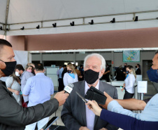Promovido pela Invest Paraná, rodada de negócios reúne quem compra e quem vende produtos e serviços no município para facilitar investimentos que gerem emprego e renda. Participam 25 empresas âncoras e 75 pequenas empresas.

Foto: Camila Tonett.