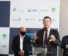 Promovido pela Invest Paraná, rodada de negócios reúne quem compra e quem vende produtos e serviços no município para facilitar investimentos que gerem emprego e renda. Participam 25 empresas âncoras e 75 pequenas empresas.

Foto: Camila Tonett.