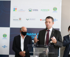 Promovido pela Invest Paraná, rodada de negócios reúne quem compra e quem vende produtos e serviços no município para facilitar investimentos que gerem emprego e renda. Participam 25 empresas âncoras e 75 pequenas empresas.

Foto: Camila Tonett.