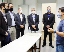 Prestação de serviços inclui controle da qualidade de gêneros alimentícios, inspeção, coleta e ensaios laboratoriais, para atendimento ao Programa de Alimentação Escolar do Paraná, além da inspeção de embalagens.
Foto: Tecpar
