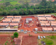 As 40 casas em Foz do Iguaçu serão cedidas em sistema de aluguel social para pessoas com mais de 60 anos e renda mensal de um a seis salários mínimos. As inscrições devem ser feitas no site da Cohapar.
