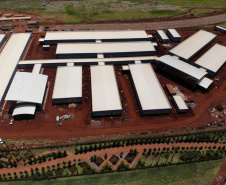 O governador Carlos Massa Ratinho Junior destacou nesta quinta-feira (22) dois importantes projetos que vão impulsionar a área de saúde em Maringá e na região Noroeste. Ele esteve nas obras do Hospital da Criança, uma unidade de 164 leitos que está sendo construído com recursos do Governo do Estado, governo federal e Organização Mundial da Família (OMF).