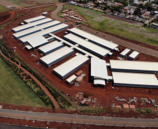 O governador Carlos Massa Ratinho Junior destacou nesta quinta-feira (22) dois importantes projetos que vão impulsionar a área de saúde em Maringá e na região Noroeste. Ele esteve nas obras do Hospital da Criança, uma unidade de 164 leitos que está sendo construído com recursos do Governo do Estado, governo federal e Organização Mundial da Família (OMF).