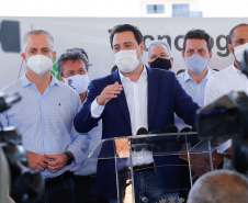 O governador Ratinho Junior também conheceu o espaço do Parque Tecnológico de Maringá, que ocupará um terreno de 180 mil metros quadrados, subdivividos em mais de 50 loteamentos, próximo ao Parque do Japão. A expectativa é reunir em um só espaço, com toda a infraestrutura necessária, a maior parte da inovação 