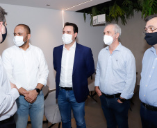 Governador Carlos massa Ratinho Junior participa do lançamento da pedra fundamental da Unique Medical