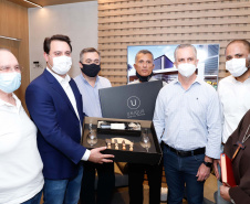 Governador Carlos massa Ratinho Junior participa do lançamento da pedra fundamental da Unique Medical