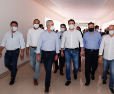 O governador Carlos Massa Ratinho Junior destacou nesta quinta-feira (22) dois importantes projetos que vão impulsionar a área de saúde em Maringá e na região Noroeste. Ele esteve nas obras do Hospital da Criança, uma unidade de 164 leitos que está sendo construído com recursos do Governo do Estado, governo federal e Organização Mundial da Família (OMF).

