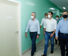 O governador Carlos Massa Ratinho Junior destacou nesta quinta-feira (22) dois importantes projetos que vão impulsionar a área de saúde em Maringá e na região Noroeste. Ele esteve nas obras do Hospital da Criança, uma unidade de 164 leitos que está sendo construído com recursos do Governo do Estado, governo federal e Organização Mundial da Família (OMF).
