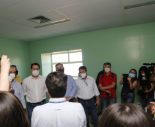 O governador Carlos Massa Ratinho Junior destacou nesta quinta-feira (22) dois importantes projetos que vão impulsionar a área de saúde em Maringá e na região Noroeste. Ele esteve nas obras do Hospital da Criança, uma unidade de 164 leitos que está sendo construído com recursos do Governo do Estado, governo federal e Organização Mundial da Família (OMF).
Foto Gilson Abreu
