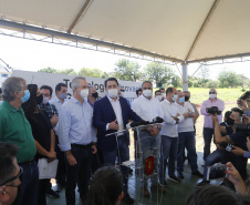 O governador Ratinho Junior também conheceu o espaço do Parque Tecnológico de Maringá, que ocupará um terreno de 180 mil metros quadrados, subdivividos em mais de 50 loteamentos, próximo ao Parque do Japão. A expectativa é reunir em um só espaço, com toda a infraestrutura necessária, a maior parte da inovação tecnológica do município.
Foto Gilson Abreu
