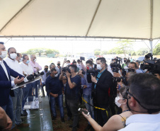 O governador Ratinho Junior também conheceu o espaço do Parque Tecnológico de Maringá, que ocupará um terreno de 180 mil metros quadrados, subdivividos em mais de 50 loteamentos, próximo ao Parque do Japão. A expectativa é reunir em um só espaço, com toda a infraestrutura necessária, a maior parte da inovação tecnológica do município.
Foto Gilson Abreu