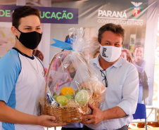 A retomada das aulas presenciais será ainda mais especial para os alunos do Colégio Estadual Novo Horizonte, em Campo Mourão, no Centro-Oeste do Paraná. A data ainda não está certa, mas quando retornarem, os estudantes terão um espaço novinho, maior e mais moderno. Nesta quinta-feira (22), o governador Carlos Massa Ratinho Junior esteve na cidade para inaugurar a nova sede da escola.