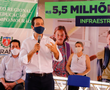 A retomada das aulas presenciais será ainda mais especial para os alunos do Colégio Estadual Novo Horizonte, em Campo Mourão, no Centro-Oeste do Paraná. A data ainda não está certa, mas quando retornarem, os estudantes terão um espaço novinho, maior e mais moderno. Nesta quinta-feira (22), o governador Carlos Massa Ratinho Junior esteve na cidade para inaugurar a nova sede da escola.
