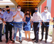A retomada das aulas presenciais será ainda mais especial para os alunos do Colégio Estadual Novo Horizonte, em Campo Mourão, no Centro-Oeste do Paraná. A data ainda não está certa, mas quando retornarem, os estudantes terão um espaço novinho, maior e mais moderno. Nesta quinta-feira (22), o governador Carlos Massa Ratinho Junior esteve na cidade para inaugurar a nova sede da escola.