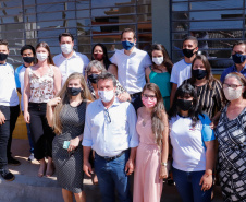 A retomada das aulas presenciais será ainda mais especial para os alunos do Colégio Estadual Novo Horizonte, em Campo Mourão, no Centro-Oeste do Paraná. A data ainda não está certa, mas quando retornarem, os estudantes terão um espaço novinho, maior e mais moderno. Nesta quinta-feira (22), o governador Carlos Massa Ratinho Junior esteve na cidade para inaugurar a nova sede da escola.
