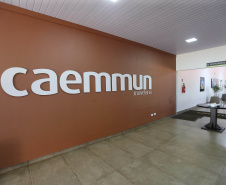 FEITA NO PARANA - Grupo Munhoz Caetano, holding do segmento moveleiro, que produz móveis seriados para o segmento de sala de estar.  A Caemmun Movelaria está sediada em Arapongas, um dos maiores polos moveleiros do país. Na foto fabrica da Filial Sabáudia. 06/10/2020 - Foto: Geraldo Bubniak/AEN