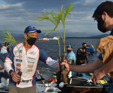 O Projeto Rio Vivo da Secretaria de Desenvolvimento Sustentável e do Turismo (Sedest) foi retomado no sábado (24), em Guaratuba, com o Festival Sul Brasileiro de Pesca. A iniciativa busca a preservação das bacias hidrográficas do Estado com o repovoamento de espécies de peixes nativos e o estímulo do turismo de atividades aquáticas.
Foto; Daniele Iachecen