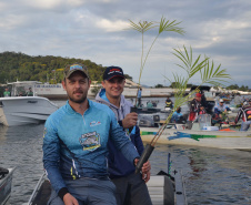 O Projeto Rio Vivo da Secretaria de Desenvolvimento Sustentável e do Turismo (Sedest) foi retomado no sábado (24), em Guaratuba, com o Festival Sul Brasileiro de Pesca. A iniciativa busca a preservação das bacias hidrográficas do Estado com o repovoamento de espécies de peixes nativos e o estímulo do turismo de atividades aquáticas.
Foto; Daniele Iachecen