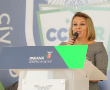 O governador Carlos Massa Ratinho Junior lança nesta segunda-feira (26) o programa de colégios cívico-militares do Estado. No mesmo ato  é assinada a regulamentação da lei que autorizou o projeto e anunciada a lista das cerca de 200 unidades beneficiadas nesse primeiro momento. Na foto, diretora do Colégio Estadual Guarda Mirim do Paraná, Debora Queiroz.   Curitiba, 26/09/2020. Foto: Geraldo Bubniak/AEN
