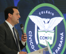 O governador Carlos Massa Ratinho Junior lança nesta segunda-feira (26) o programa de colégios cívico-militares do Estado. No mesmo ato  é assinada a regulamentação da lei que autorizou o projeto e anunciada a lista das cerca de 200 unidades beneficiadas nesse primeiro momento.   Curitiba, 26/09/2020. Foto: Geraldo Bubniak/AEN